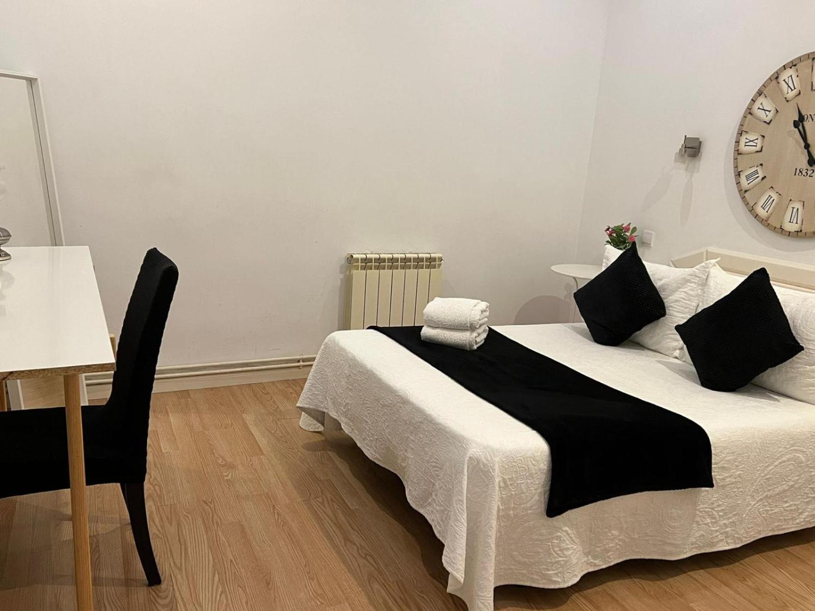 Ch Prada Hotel Madrid Bagian luar foto