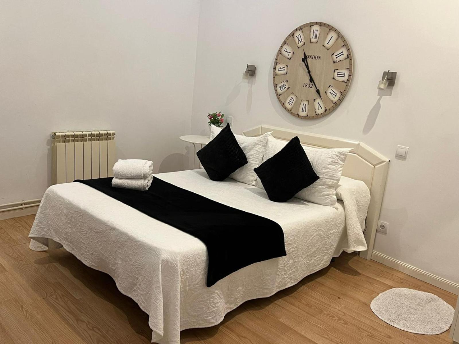 Ch Prada Hotel Madrid Bagian luar foto