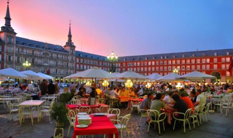 Ch Prada Hotel Madrid Bagian luar foto